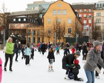 From-0871 Full fart på skridskouthyrningen i Kungsträdgården